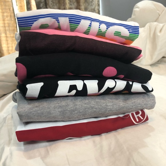 Levi’s Graphic Tee - Picture 4 of 4